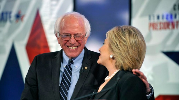Sanders junto a Hillary Clinton