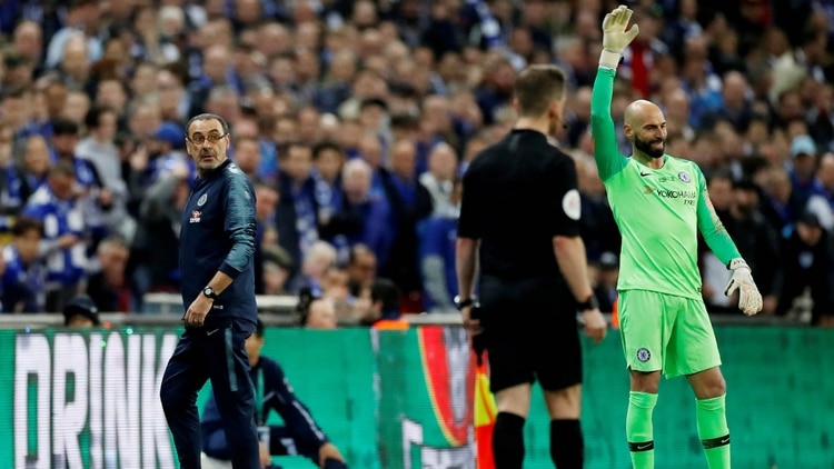 Maurizio Sarri se enojó hasta con Caballero (Reuters)