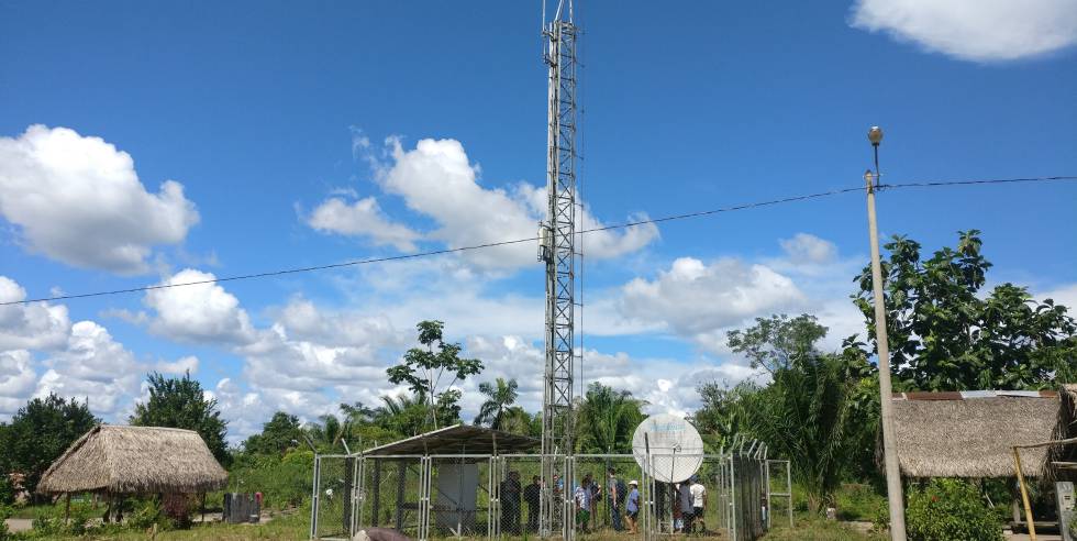 Antenas de telecomunicaciones en una zona rurak de PerÃº.