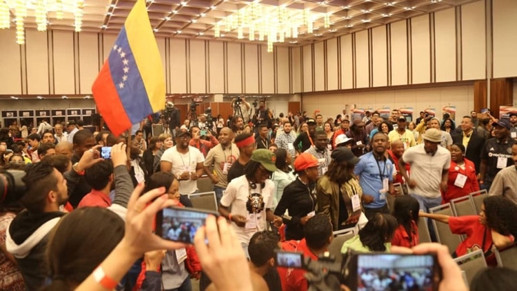 Delcy Rodríguez encabezó la Asamblea Internacional de los Pueblos, en Caracas (Twitter: @CancilleriaVE)