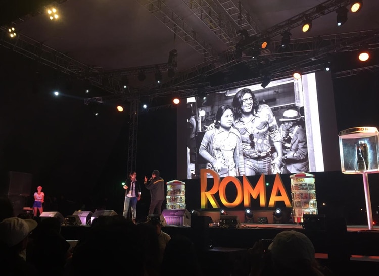 En la Plaza de la República se instaló un escenario para seguir de cerca la entrega de los premios (Foto: Especial)