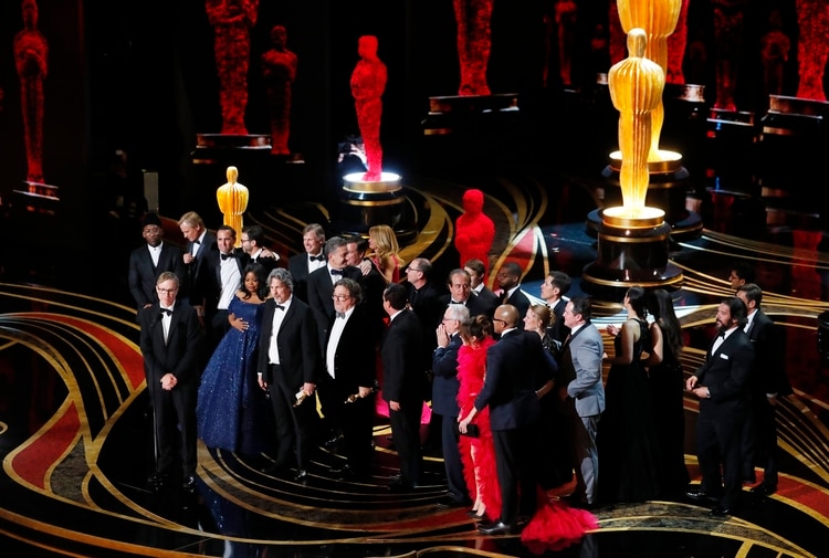 El cast de “Green Book” retira el premio a mejor película (REUTERS/Mike Blake)