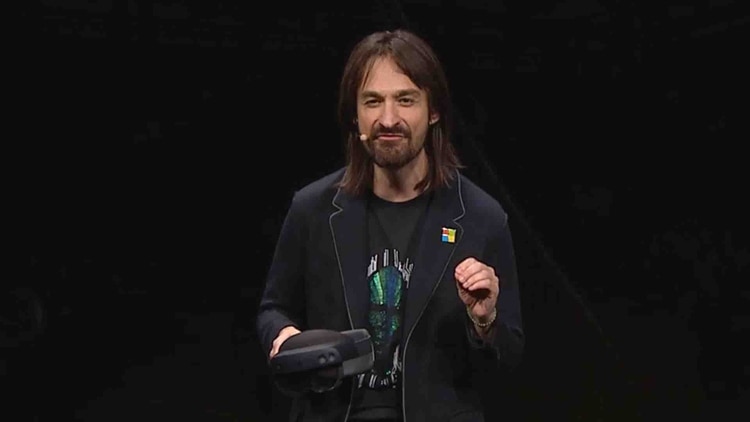 Alex Kipman, creador de las gafas Hololens, anuncia la segunda generación del dispositivo en el MWC 2019 en Barcelona