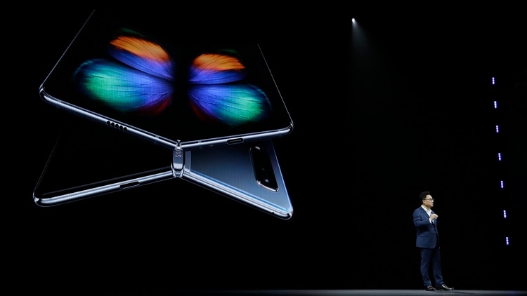 Samsung presentó su celular plegable, el Galaxy Fold. (AP Photo/Eric Risberg)