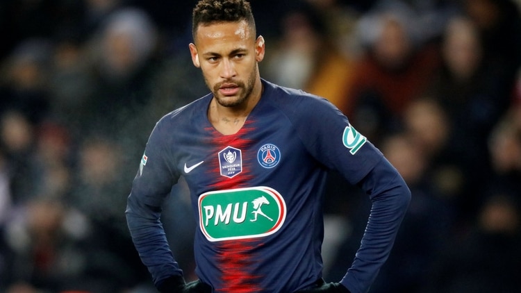 (Reuters) Neymar sufrió una lesión que lo apartó de las canchas hasta abril