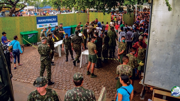 Brasil montó un centro de acogida para migrantes venezolanos, entre ellos militares