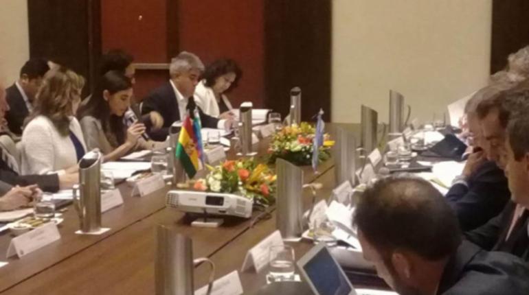 Autoridades de Bolivia y Argentina durante la reunión. | ABI