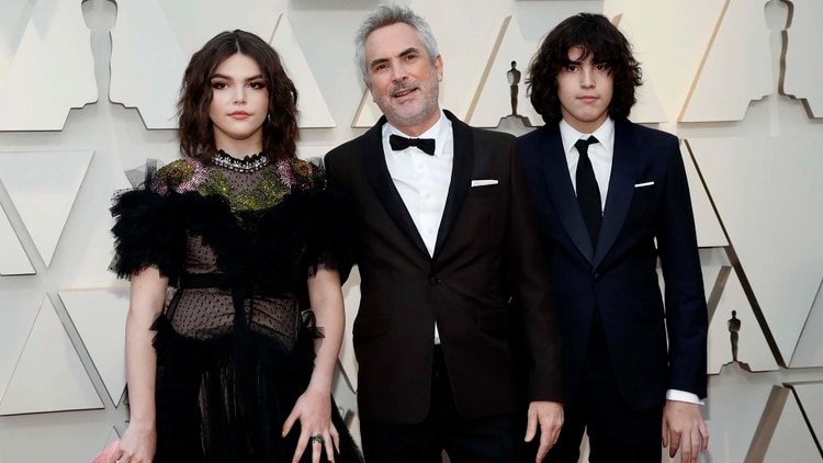 Alfonso Cuarón llegó a los Oscar con Tess Bu y Olmo Teodoro Cuarón (Foto: REUTERS/Mario Anzuoni)