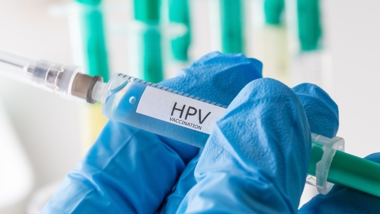 Los virus de papiloma humano (HPV por sus siglas en inglés) son una de las infecciones de transmisión sexual (ITS) más comunes que afectan a hombres y mujeres en todo el mundo (Getty Images)