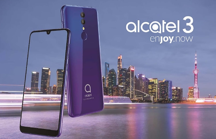 El Alcatel 3 cuenta con pantalla trasera dual.