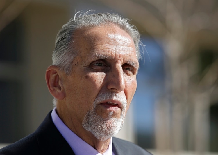 Craig Coley habla con los periodistas en Sacramento, California. (AP /Rich Pedroncelli, archivo)