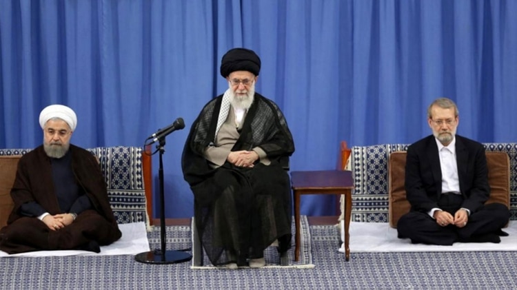 Segev habpia acordado espiar para el régimen de Irán. En la foto el presidente Hasan Rohani, el líder supremo Ali Khamenei y el presidente del parlamento, Ali Larijani (Reuters)