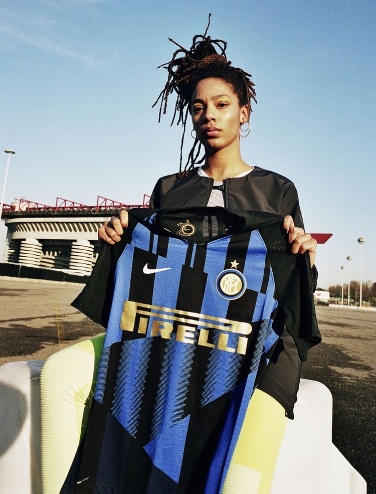 La camiseta fusiona 10 modelos anteriores