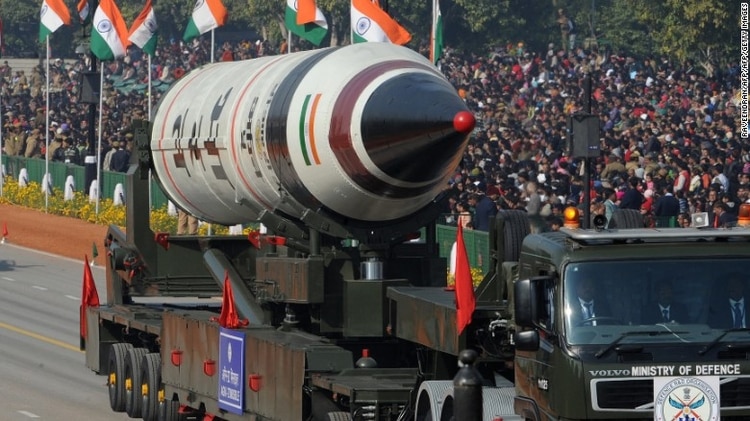 Un misil indio Agni V durante un desfile en el Día de la República en 2013