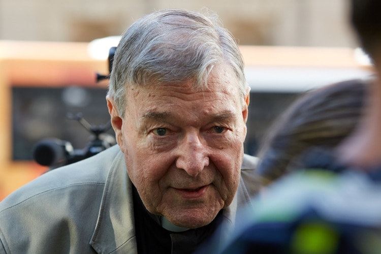 El cardenal George Pell en su llegada a la corte de Melbourne (AAP Image/Erik Anderson/via REUTERS)