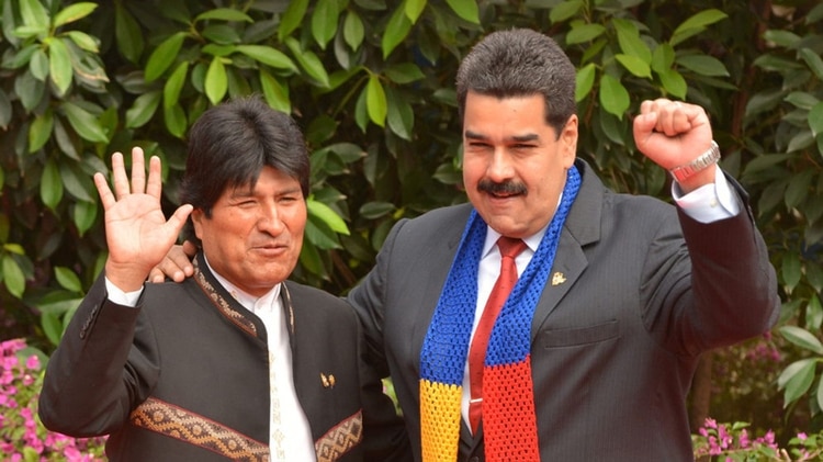 Evo Morales junto a Nicolás Maduro (AFP)