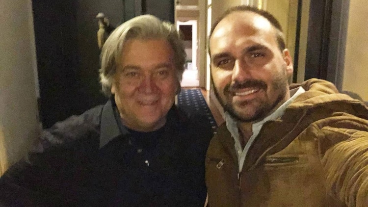 Steve Bannon y Eduardo Bolsonaro en Florida