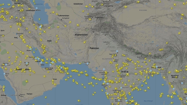 Así se ve el espacio aérea paquistaní poco después del cierre de su espacio aéreo (Flightradar24)