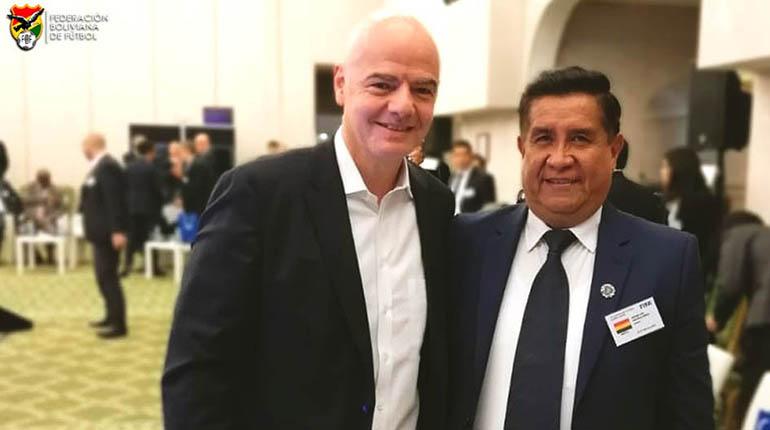 Infantino (izq.) y Salinas en la cumbre de la FIFA. | FBF