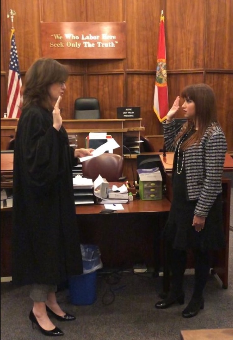 Haley tomó el juramento durante una ceremonia en el edificio de justicia Richard E. Gerstein en Miami, fue precedida por la juez de circuito de Miami-Dade, Lisa Walsh Foto: (Twitter)