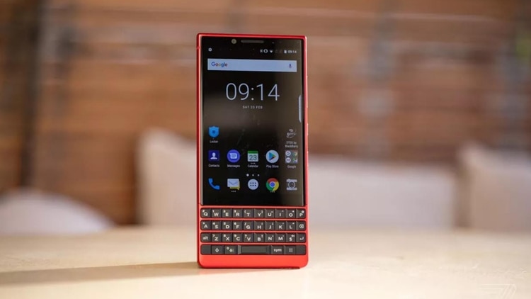 El BlackBerry Key 2, en rojo (The Verge)
