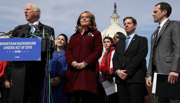 Legisladores demócratas presentan la propuesta en conferencia de prensa en Washington (REUTERS/Jonathan Ernst)