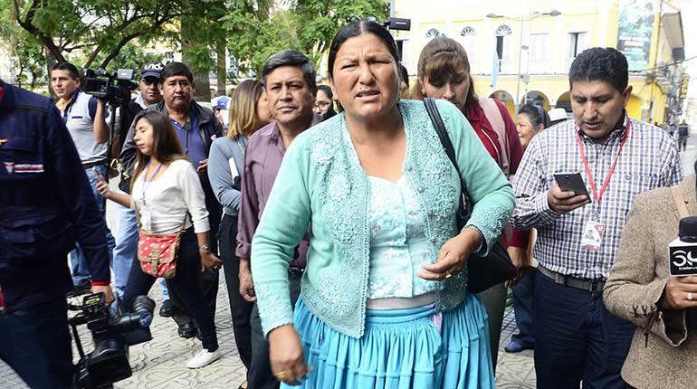 La alcaldesa de Sipe Sipe, María Heredia (MAS), llega para dar una conferencia de prensa, ayer. | José Rocha