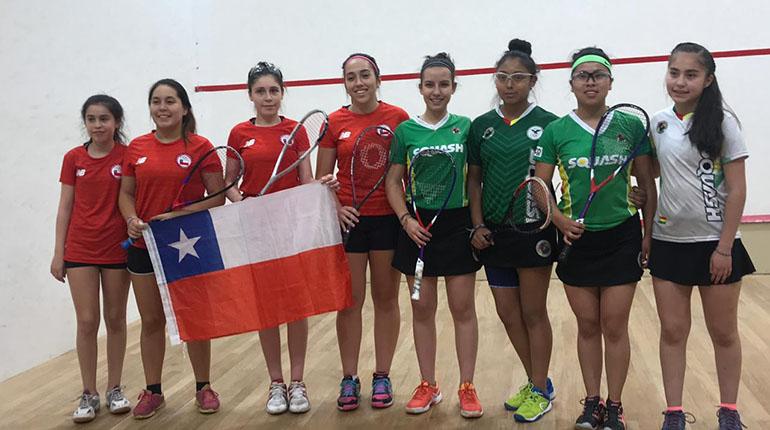 El equipo boliviano (de verde) que logró bronce en el Sudamericano. | Federación Boliviana de Squash