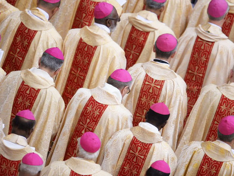 Obispos en una misa de canonización en el Vaticano.