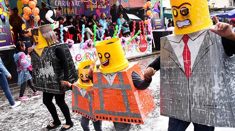 Una familia que representó a la película de Lego. | Daniel James