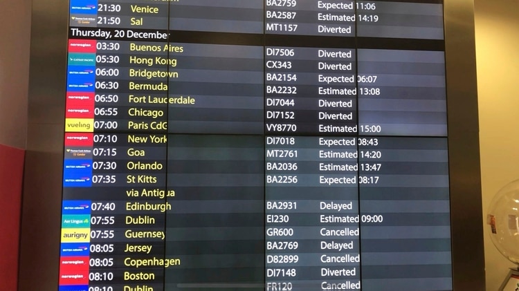 Durante tres días de diciembre de 2018 el aeropuerto de Gatwick desvió y canceló vuelos debido a la amenaza maliciosa de drones. (Thomas Hornall/PA via AP)
