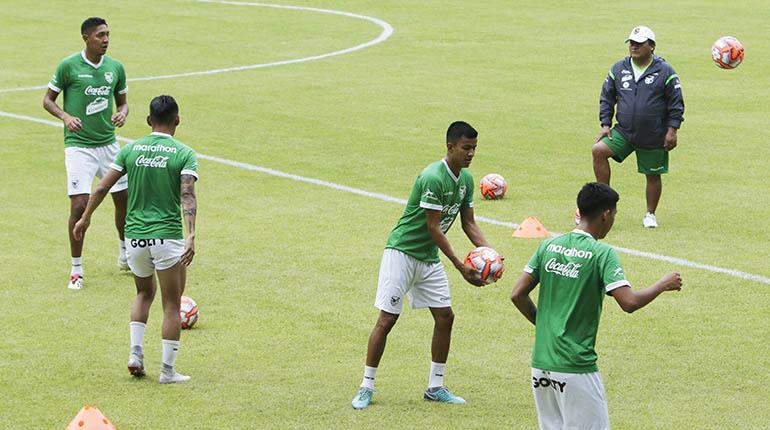 Los jugadores de la Selección Nacional en una práctica en Villa Tunari. | APG