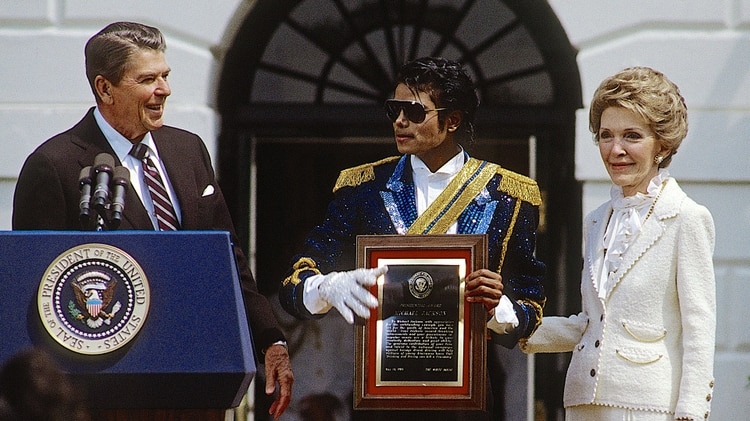 La condecoración que Ronald Reagan entregó a Michael Jackson en 1984 (Grosby)
