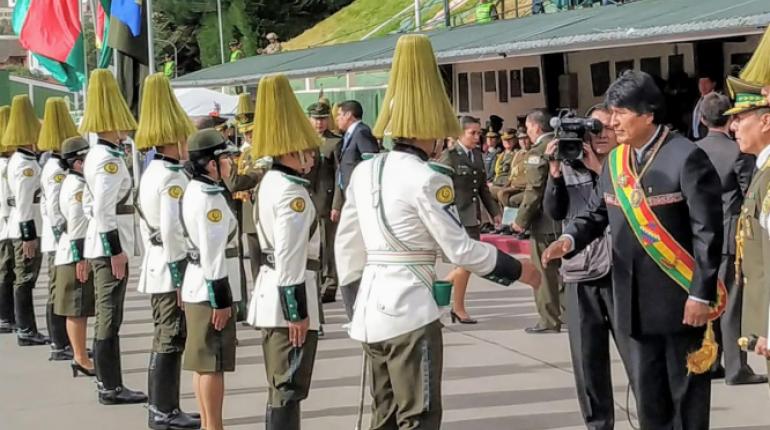 El presidente Evo Morales en el acto de homenaje a los 82 años de creación de la Academia Nacional de la Policía (Anapaol). | @evoespueblo
