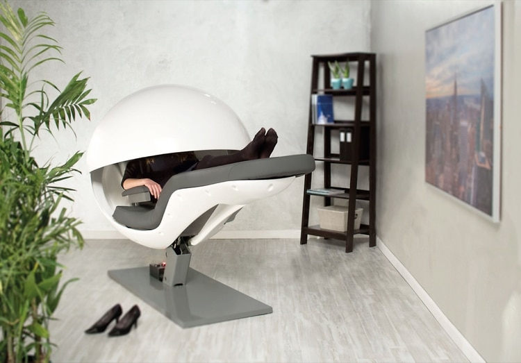 Una cápsula para dormir, conocidas como “napping pod”