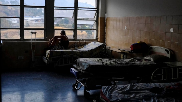 Venezuela lleva más de 60 horas sin luz: los hospitales, los principales afectados (AFP)