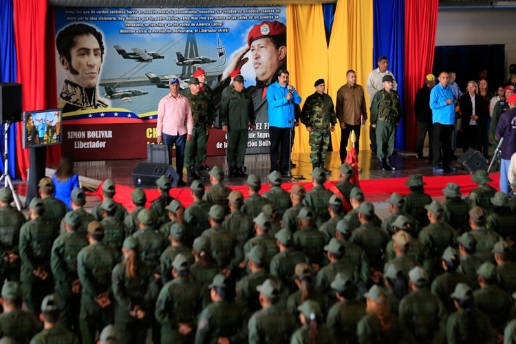 Maduro se sostiene en el poder gracias al apoyo del Ejército (Miraflores Palace via The New York Times)