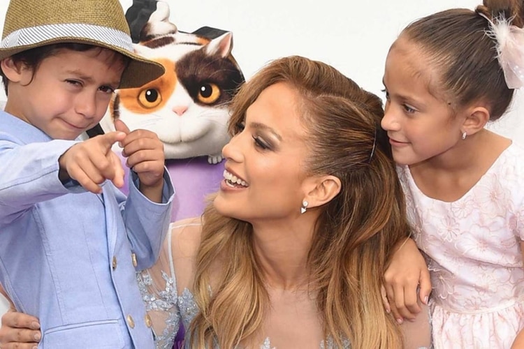 Jennifer Lopez con sus hijos Emma y Max