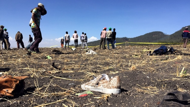 Una imagen de la zona cerca del pueblo de Bishoftu onde cayó el vuelo de Ethiopian Airlines (Reuters)