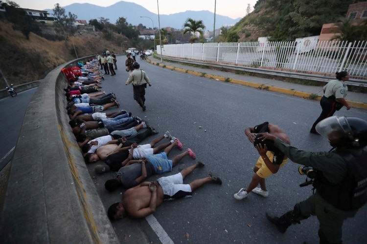 Decenas de personas detenidas tras un intento de saqueo en Caracas