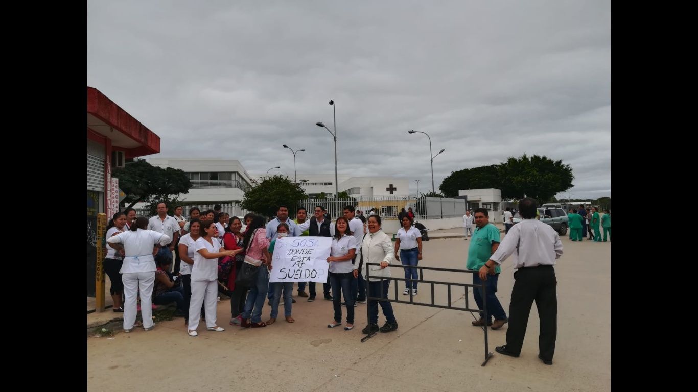 Santa Cruz Protesta De Trabajadores En Salud Reclaman El Pago De