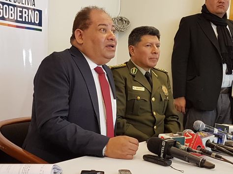 El ministro de Gobierno, Carlos Romero, junto al comandante de la Policía Nacional, general Rómulo Delgado.