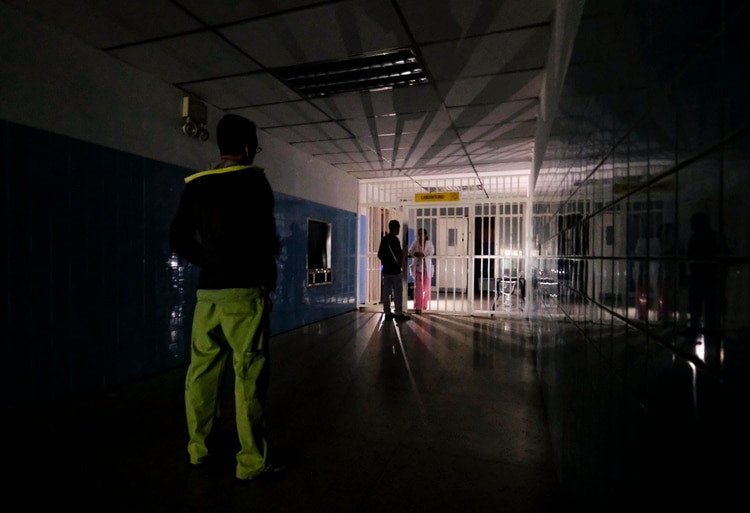 La mayoría de hospitales funcionan con atenciones mínimas de emergencia (AFP)
