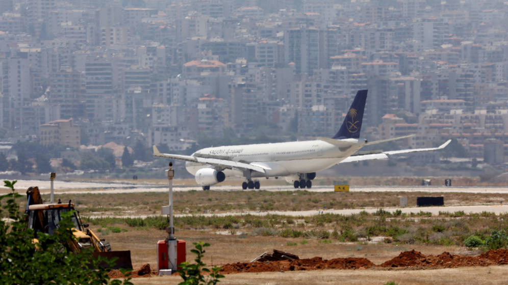 Foto: Un avión de Saudia AV en el aeropuerto de Rafik al Hariri en Beirut (Reuters)