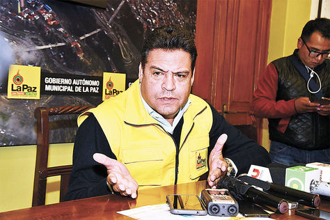 El alcalde Luis Revilla en conferencia de prensa en su despacho. Foto: Archivo