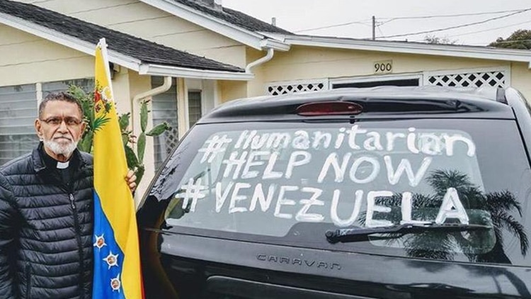 El sacerdote mantiene su lucha desde los EEUU