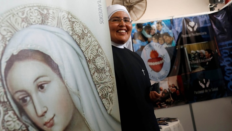 El papel de las mujeres al servicio de la Iglesia es otro de los temas polémicos a los que ha hecho frente el actual Papa(Foto: Reuters)