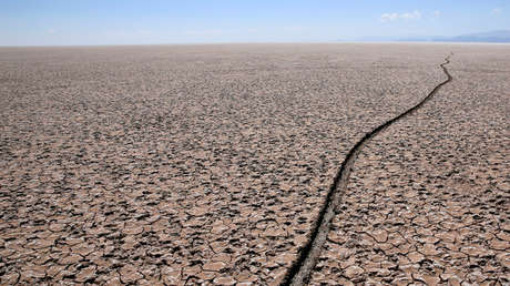 Vista del lago seco Poopo afectado por el cambio climático. Departamento de Oruro, Bolivia, 1 de septiembre de 2017.