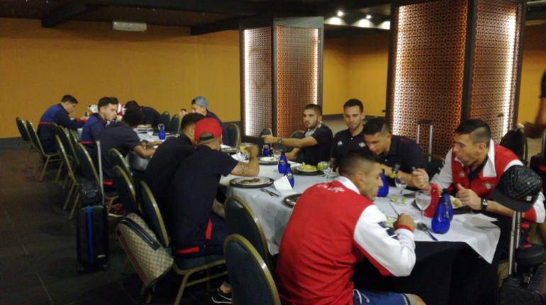 El equipo de Wilstermann llegó a Curitiba cerca la media noche de ayer. | Foto: Prensa Wilstermann