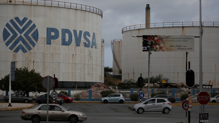 Advierten que hay una paralización importante en el sector petrolero venezolano (Reuters)